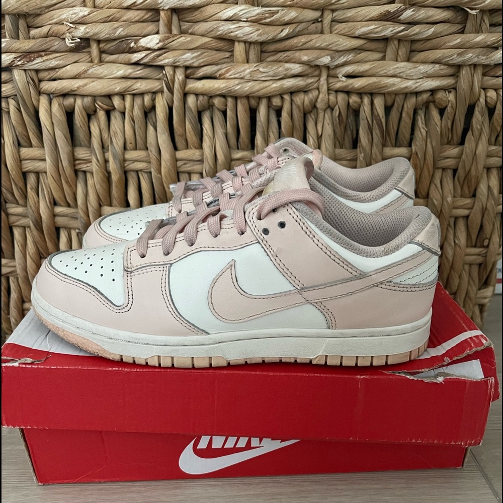 Women’s Nike dunk, low pink and white size 7